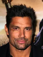 Manu Bennett