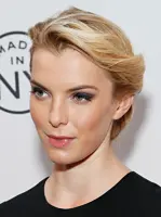 Betty Gilpin