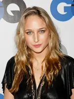 Leelee Sobieski