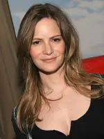 Jennifer Jason Leigh
