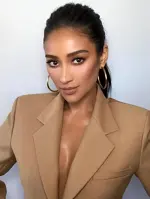 Shay Mitchell
