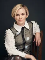 Kari Wahlgren