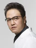 Chief Surgeon Lee